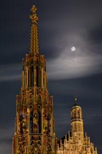 Picture of "Schöner Brunnen" and Frauenkirche. In the background the supermoon on Nov 14 2016